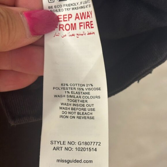 Missguided Busted Knee High-Rise Mom Jeans Black Denim US 8R Distressed Casual - Picture 7 of 11